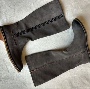 UGG Wilder gray suede boots size 9.5 M